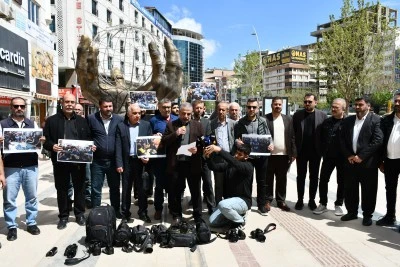 Batman'da basın mensupları, Gazze'de gazetecilerin öldürülmesi nedeniyle İsrail'i protesto etti