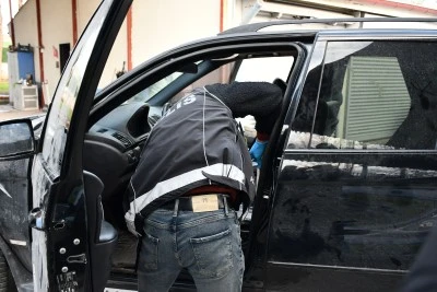 Batman'da &ccedil;ekicinin taşıdığı ara&ccedil;ta 24 kilo 600 gram metamfetamin ele ge&ccedil;irildi