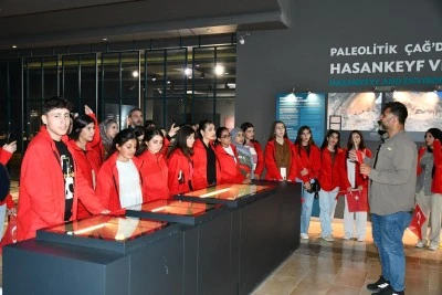 Batman'da Cumhuriyet'in 102. yılında 102 öğrenci Hasankeyf ilçesini gezdi