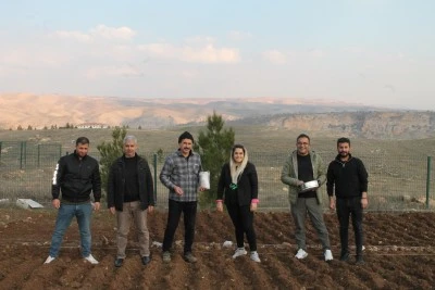 Batman'da deneme ama&ccedil;lı aspir bitkisinin ekimi yapıldı