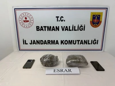 Batman&rsquo;da durdurulan otomobilde 1 kilo 3 gram esrar ele ge&ccedil;irildi