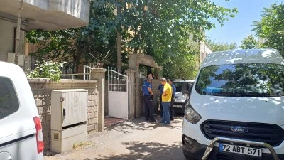 Batman'da eşini ve iki çocuğunu bıçakla yaralayan kişi saklandığı cami tuvaletinde yakalandı