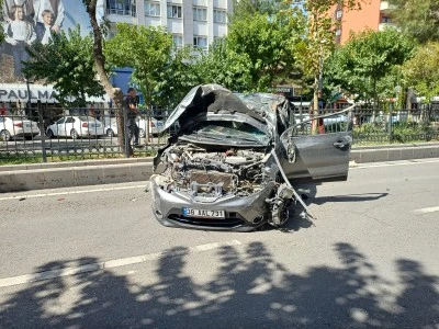 Batman'da hafif ticari ara&ccedil; ile SUV tipi aracın &ccedil;arpıştığı kazada 1 kişi yaralandı