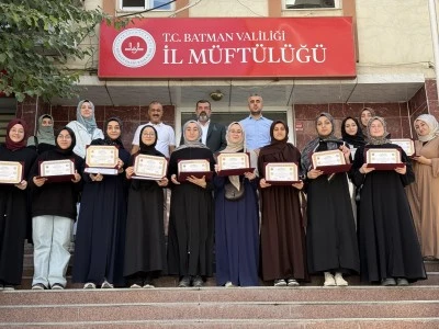 Batman'da hafızlık eğitimini tamamlayan 55 öğrenciye icazet belgesi verildi