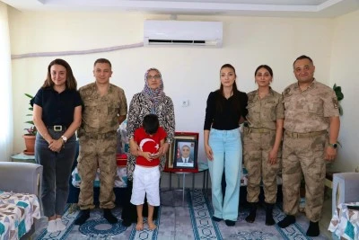 Batman'da jandarma personeli şehit ve gazi yakınlarını ziyaret etti