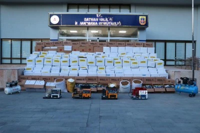 Batman'da ka&ccedil;ak sigara &uuml;retimi yapılan depoya d&uuml;zenlenen operasyonda 2 ş&uuml;pheli yakalandı
