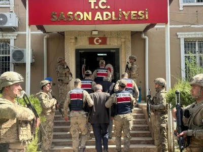 Batman'da ka&ccedil;ak silah operasyonunda yakalanan 2 ş&uuml;pheli tutuklandı