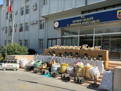 Batman'da Ka&ccedil;ak T&uuml;t&uuml;n ve Makaron Operasyonu! Binlerce Ka&ccedil;ak &Uuml;r&uuml;n Ele Ge&ccedil;irildi