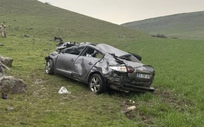 Batman&rsquo;da Kıra Dağı&rsquo;nda Feci Kaza: Otomobil U&ccedil;uruma yuvarlandı