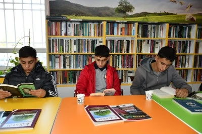 Batman'da Kitap Okuma Noktası ile yüzlerce öğrenci kitapla buluştu