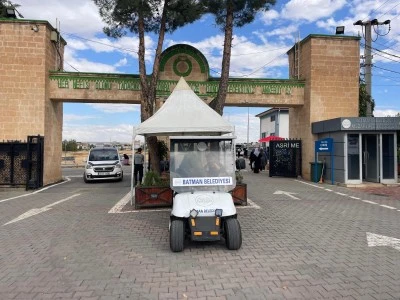 Batman’da Mezarlık Ziyaretlerinde “Golf Arabası” Kolaylığı