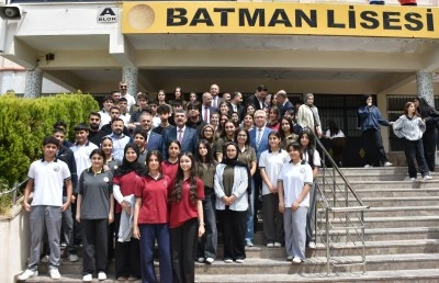 Batman'da &ouml;ğrencilere y&ouml;nelik "Kariyer G&uuml;nleri ve Meslek Tanıtımı Konferansı" d&uuml;zenlendi