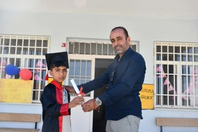 Batman'da okulun tek 4. sınıf öğrencisi için mezuniyet töreni düzenlendi