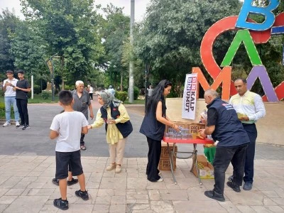 Batman'da sıcaktan bunalan vatandaşlara su ve limonata ikram edildi