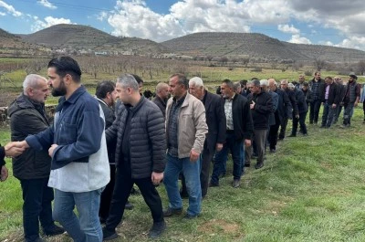Batman'da silahlı saldırıda &ouml;len anne ve oğlunun cenazeleri Mardin'de defnedildi