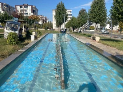 Batman’da Süs Havuzları ve Şelalelerin Bakımı Aralıksız Sürüyor