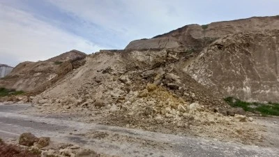 Batman'da &uuml;niversite yolunda heyelan meydana geldi