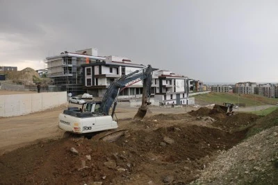 Batman'da yol ve kavşak düzenleme çalışmaları sürüyor