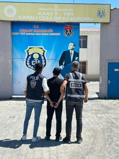 Batman'dan Gürcistan'a kaçmak için Kars'a gelen hükümlü başkasına ait kimlikle yakalandı