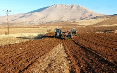 Batman'ın bereketli topraklarında hububat ve baklagil ekimi mesaisi sürüyor