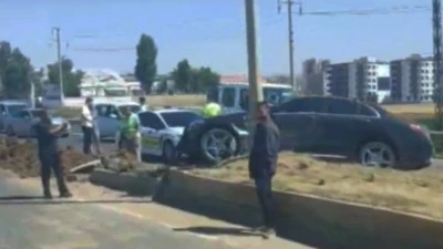 Batman-Siirt &Ccedil;evre Yolunda Kaza: Kontrolden &Ccedil;ıkan Otomobil Ref&uuml;je &Ccedil;ıktı
