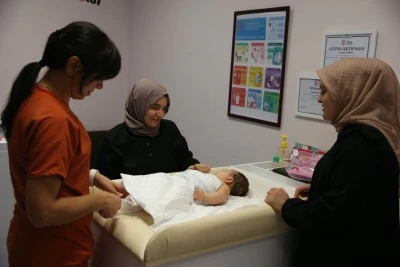 Bebeklerin fiziksel gelişimi için devlet hastanesinde jakuzi ve masaj hizmeti