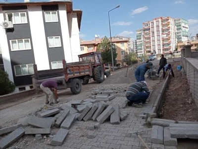 Belediye Ekipleri Cadde ve Sokakları Yeniliyor