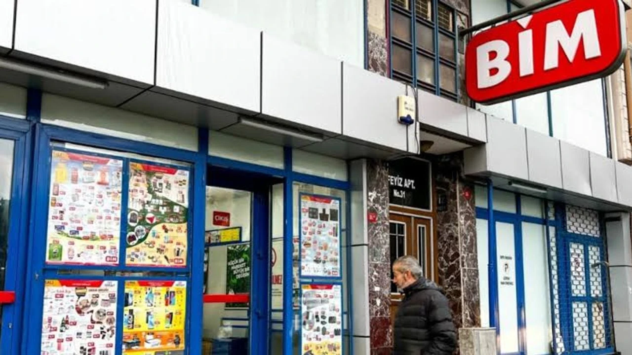 BİM’e 11 Temmuz Cuma Günü Neler Geliyor? Hangi Ürünler İndirimde? KUMTEL Cam Ankastre Set Kaç TL? Hangi Televizyonlar Satışta? Oyuncaklarda İndirim Var mı? Mutfak Ürünleri Neler?