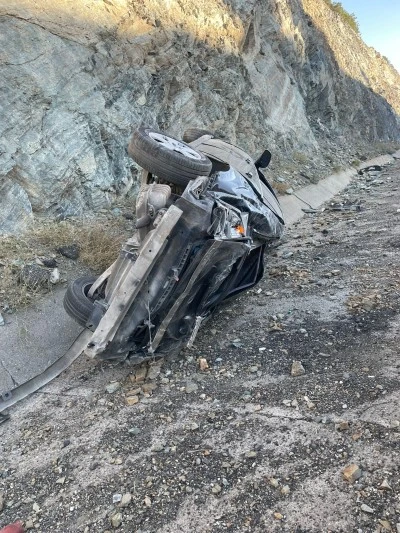 Bingöl'de devrilen otomobildeki 3 kişi yaralandı