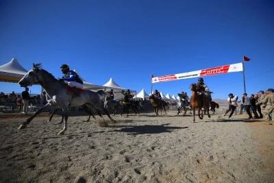 Bingöl'de geleneksel Toklular at yarışları yapıldı