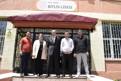 Bitlis'te 37 yıllık öğretmen, öğrencileriyle aynı okulda görev yapıyor