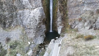 Bitlis'te 56 metre yüksekten akan Gümüşkanat Şelalesi ziyaretçilerini bekliyor