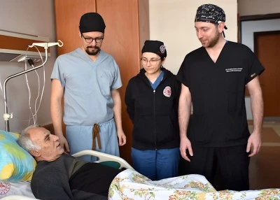 Bitlis'te 66 yaşındaki hasta kapalı y&ouml;ntemle yapılan omurga ameliyatıyla sağlığına kavuştu