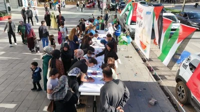 Bitlis'te çocuklar Filistinli akranları için resim çizdi