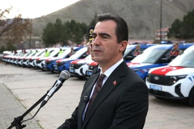 Bitlis'te emniyet ve jandarmaya tahsis edilen 86 araç törenle hizmete alındı