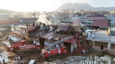 Bitlis'te kereste işletmesinde çıkan yangın söndürüldü