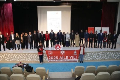 Bitlis'te &quot;Aile Yılı&quot; dolayısıyla konferans düzenlendi
