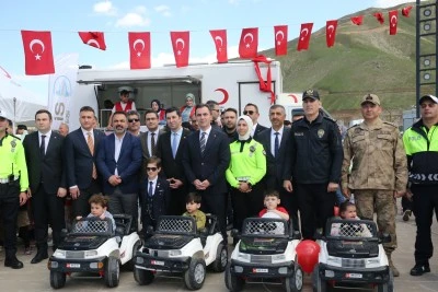 Bitlis'te &quot;Karayolları Güvenliği ve Trafik Haftası&quot; kutlandı
