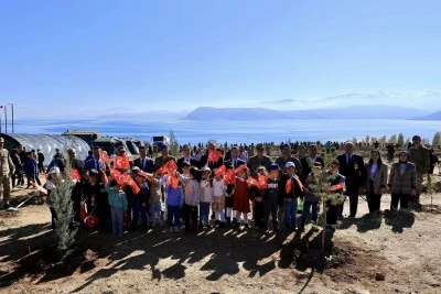Bitlis'te &quot;Türkiye Yüzyılı Mehmetçik Hatıra Ormanı&quot;nda 950 fidan dikildi