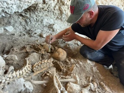 Bitlis'teki Delikli Mağara'da 8 bin yıllık yaşamın izleri gün yüzüne çıkarıldı