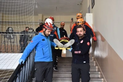 Bitlis'teki okullarda &quot;tahliye tatbikatı&quot; yapıldı