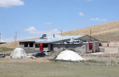 Bitlisli şehit sözleşmeli erler Yeşildemir ve Uyanık'ın ailelerine şehadet haberi verildi