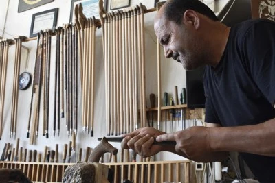 Bitlisli usta, Malazgirt Zaferi'nin yıl dönümüne özel bastonlar tasarladı