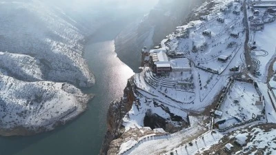 Botan Vadisi Milli Parkı'ndaki kar manzarası dronla g&ouml;r&uuml;nt&uuml;lendi