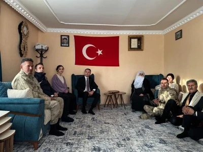 Çaldıran Kaymakamı Bakan'dan şehit ailelerine ziyaret