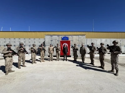 Çaldıran Kaymakamı Bakan'dan üs bölgesine ziyaret