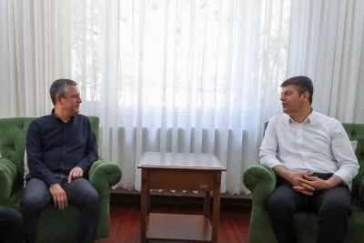 CHP Genel Başkanı Özel, Abdurrahman Tutdere'yi evinde ziyaret etti