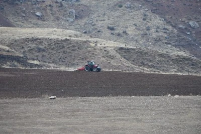 Çiftçinin Gözü Yağmurda