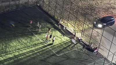 &Ccedil;ocuklar Karanlıkta Futbol Oynadı, Bir Vatandaşın Yaptığı Takdir Topladı