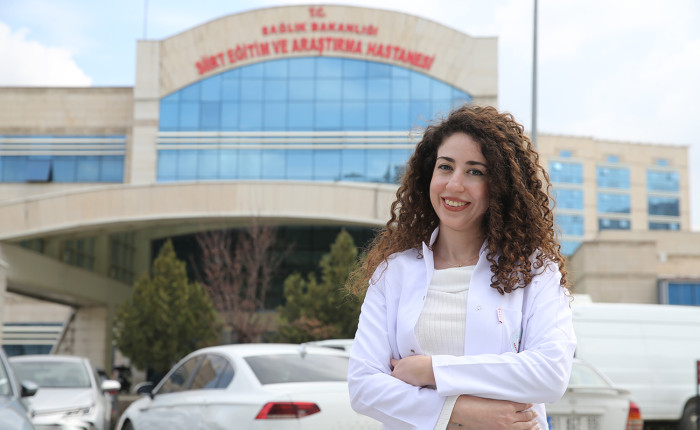 Çocukluk hayalini gerçekleştiren kadın doktor atandığı Siirt'te hastalara hizmet veriyor